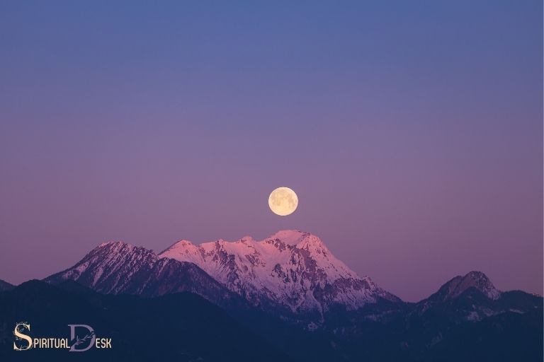Какво е студена луна Духовно значение: Самоосъзнаване!